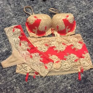 Victoria's Secret vintage lingerie set w/2 bottoms